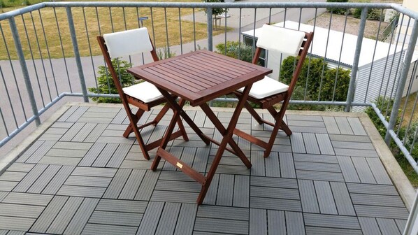 Outdoor dining - Vacation apartment KWE 1 OG "MeerZeit" - 3-room apartment with 2 bedrooms for 5 people and WLAN (Gelbensande)