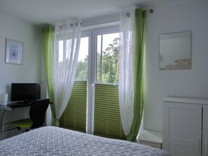 3 bedrooms, WiFi - Vacation apartment KWE 2 OG - Holiday apartment with 2 bedrooms, WLAN and 3 bathrooms (Gelbensande)
