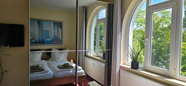 2 Schlafzimmer, Zimmersafe, Bügeleisen/Bügelbrett, WLAN