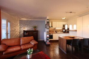 TV, DVD player, aparelho de som