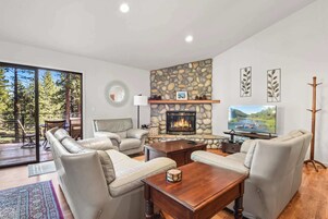 House, Multiple Beds, Patio, Mountain View (Tranquil Tumbleweed) | Living area