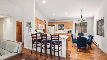 House, Multiple Beds, Patio, Mountain View (Tranquil Tumbleweed) | Interior