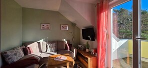 TV, stereo - Vacation apartment S38 "Ankerplatz" - large, comfortable 3-room maisonette (Graal-Müritz)