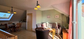 TV, stereo - Vacation apartment S38 "Ankerplatz" - large, comfortable 3-room maisonette (Graal-Müritz)