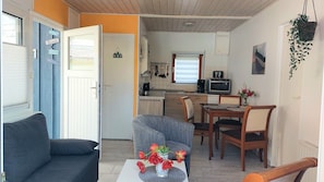 TV, DVD player, aparelho de som