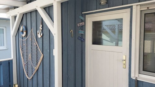 Vacation home FH5 "Haus Svenja" - Comfortable bungalow with covered terrace in