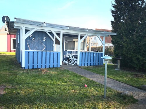 Vacation home FH5 "Haus Svenja" - Comfortable bungalow with covered terrace in