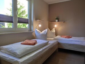 4 bedrooms - Vacation apartment KWF3aOG - 4-room maisonette for 7 people in the coastal forest (Gelbensande)