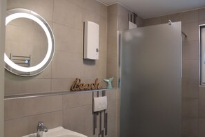 Chuveiro, secador de cabelo