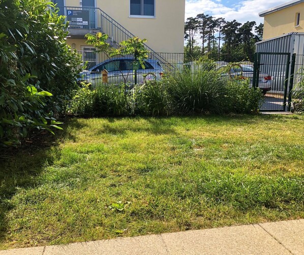 المنطقة المحيطة بالمنشأة