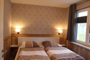 2 bedrooms, iron/ironing board, WiFi