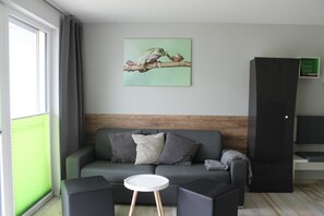 Fernseher, DVD-Player, Stereoanlage