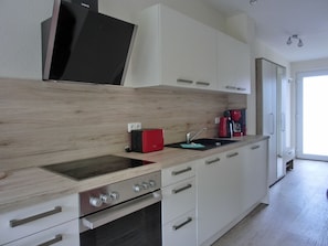 Kühlschrank, Ofen, Herdplatte, Geschirrspüler