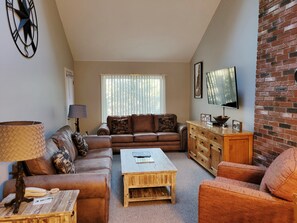 TV, DVD player, table football, ping pong - Official Seasons RMC Condo 01G - 2 Bedroom + Loft - sleeps 10 - Dog Fees (Bartlett)