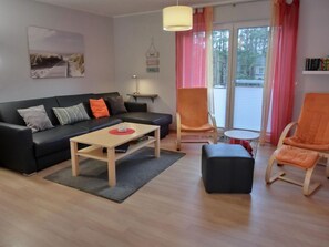 TV - Vacation apartment KWE 22 OG - 3-room apartment with 2 bedrooms and sauna (Gelbensande)