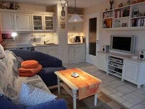 TV, stereo - Apartment i33 - 2-room apartment for 2 pers. on the 3rd floor, WLAN (Graal-Müritz)