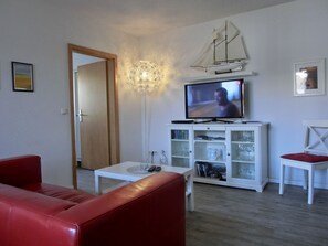 Fernseher, DVD-Player, Stereoanlage