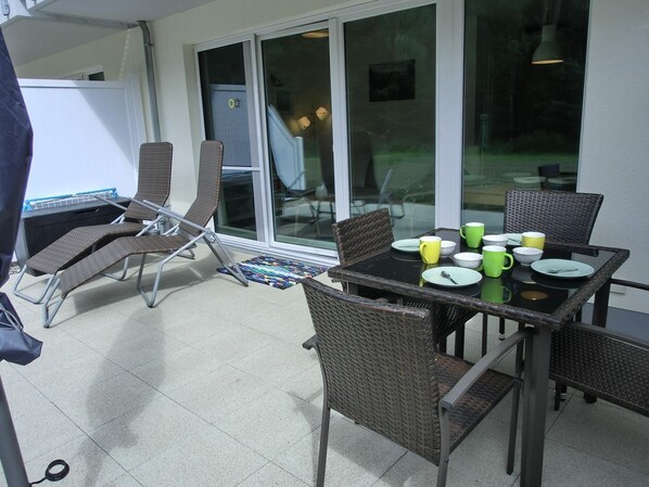 تناول الطعام بالخارج