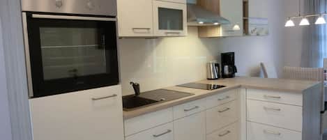 Kühlschrank, Ofen, Herdplatte, Geschirrspüler