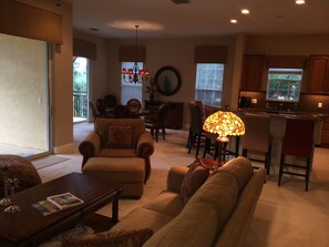 スマートテレビ、DVD プレーヤー、ミュージックライブラリ、ステレオ