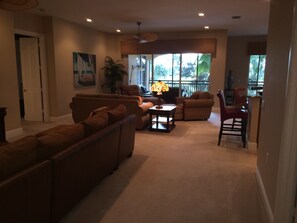 スマートテレビ、DVD プレーヤー、ミュージックライブラリ、ステレオ