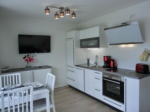 Kühlschrank, Ofen, Herdplatte, Geschirrspüler