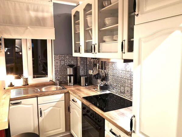 Fridge, microwave, oven, stovetop - Vacation apartment i34 - 2-room apartment near the beach on the 1st floor, WLAN (Graal-Müritz)