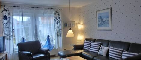 Fernseher, DVD-Player, Stereoanlage