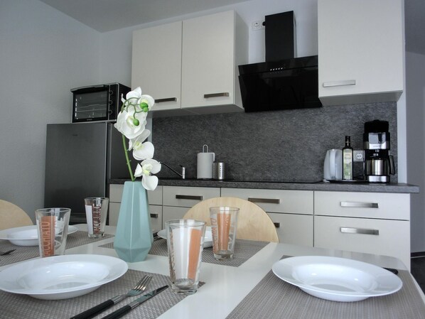 Kühlschrank, Herdplatte, Geschirrspüler