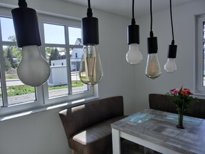 Unclassified image, 4 of 25, button