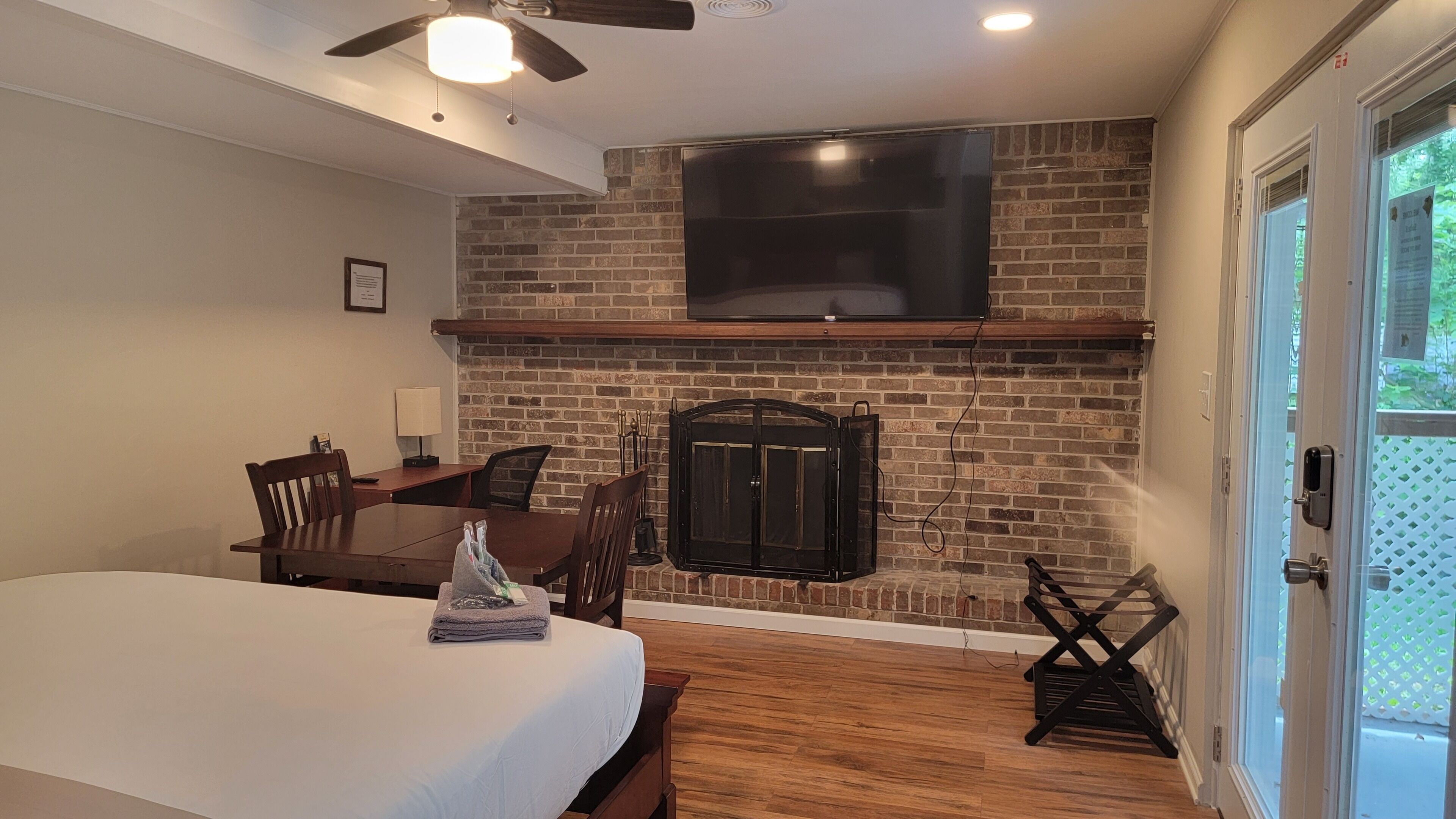 Luxury Studio Suite | Television