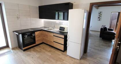 Herrliche Wohnung fĂŒr 9 GĂ€ste mit Pool, W-LAN, TV, Innenhof, Haustiere erlaubt und Parkplatz