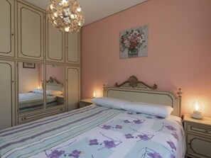1 bedroom, travel cot, free WiFi
