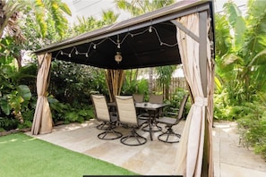 Outdoor dining - Cozy House in Wilton Manors (Wilton Manors)