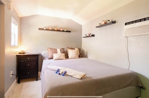 1 bedroom, iron/ironing board, free WiFi, bed sheets - Cozy House in Wilton Manors (Wilton Manors)