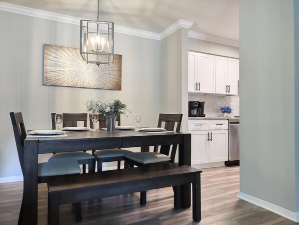 Dining - Idyllic Central Raleigh condo-3br/2bath (Raleigh)