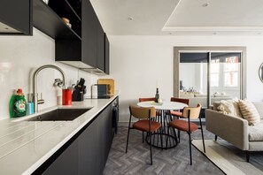 Apartment (1 Bedroom) | Dining - The Battersea Secret - Modish and Bright 1bdr Flat (London)