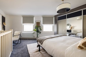 1 bedroom, laptop workspace, free WiFi, bed sheets - The Battersea Secret - Modish and Bright 1bdr Flat (London)