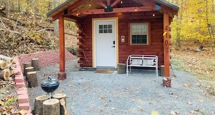 Shawnee Tiny Cabin near Ferne Clyffe with Hot Tub