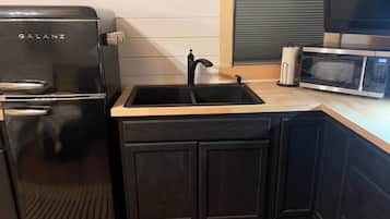 雪櫃、微波爐、爐具、咖啡機/沖茶器