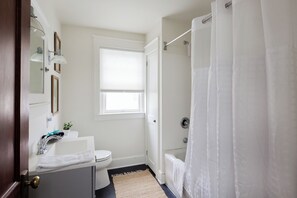 Unclassified image, 5 of 45, button - Modernized & Enchanting 1920s Gem (Leacock-Leola-Bareville)