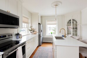 Unclassified image, 2 of 45, button - Modernized & Enchanting 1920s Gem (Leacock-Leola-Bareville)