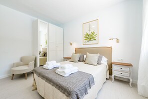 5 chambres, fer et planche à repasser, Wi-Fi, draps fournis
