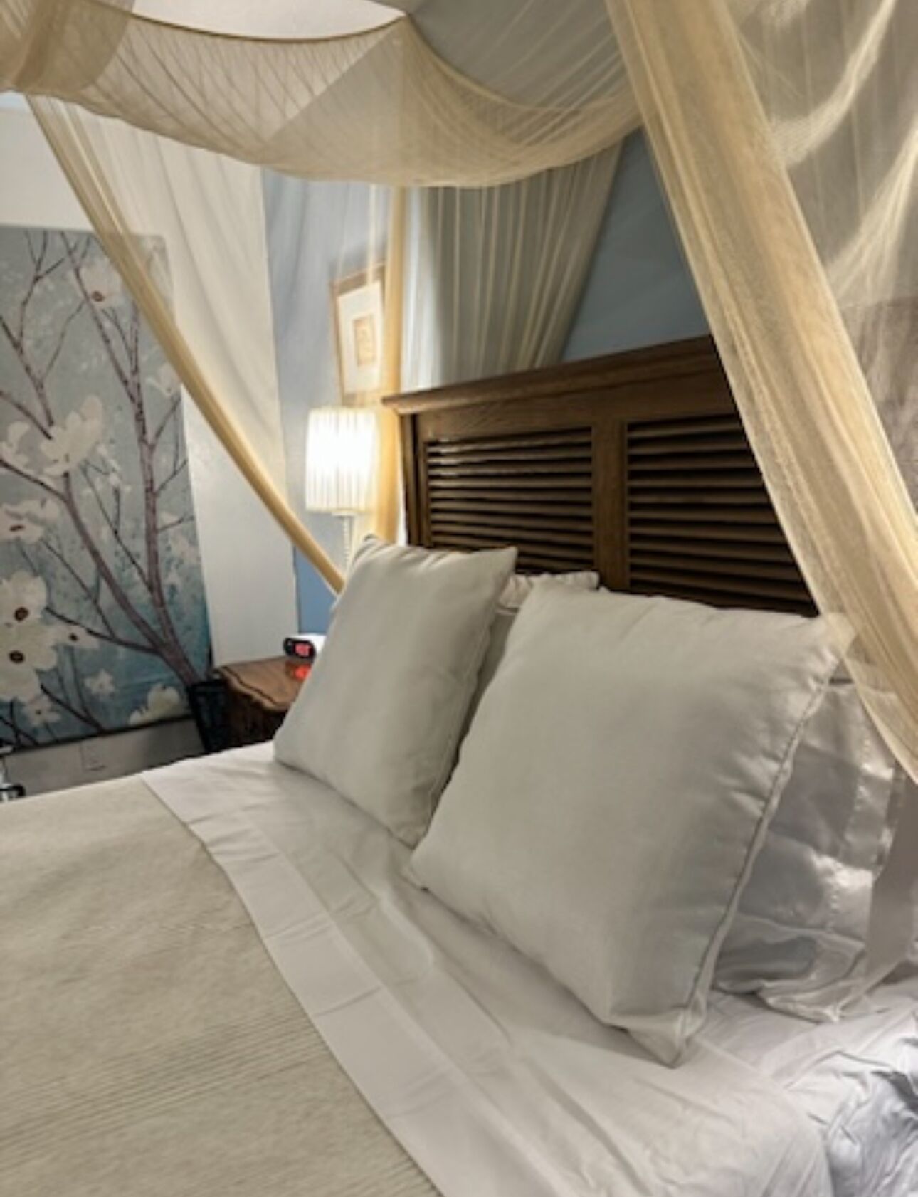 Fully Furnished Apt. Perfect Short Stay. Large One Bedroom