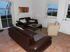 Unclassified image, 2 of 33, button