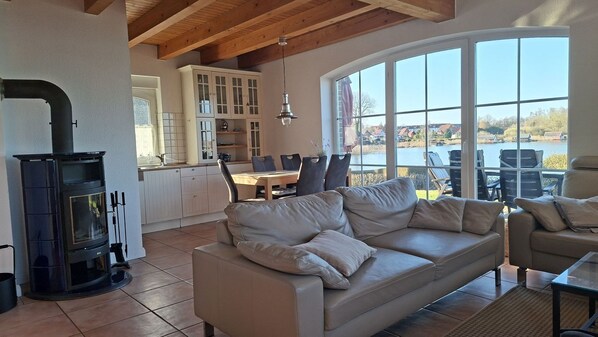 Télévision, cheminée