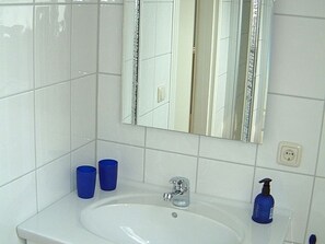 Unclassified image, 4 of 33, button