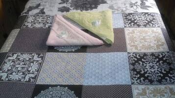 4 dormitorios, tabla de planchar con plancha, wifi y ropa de cama