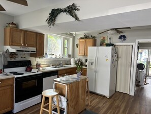 冰箱、微波炉、烤箱、炉灶