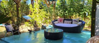 Quiet garden Retreat. Close to everything,  especially the beach.  Bikes, SUP's.